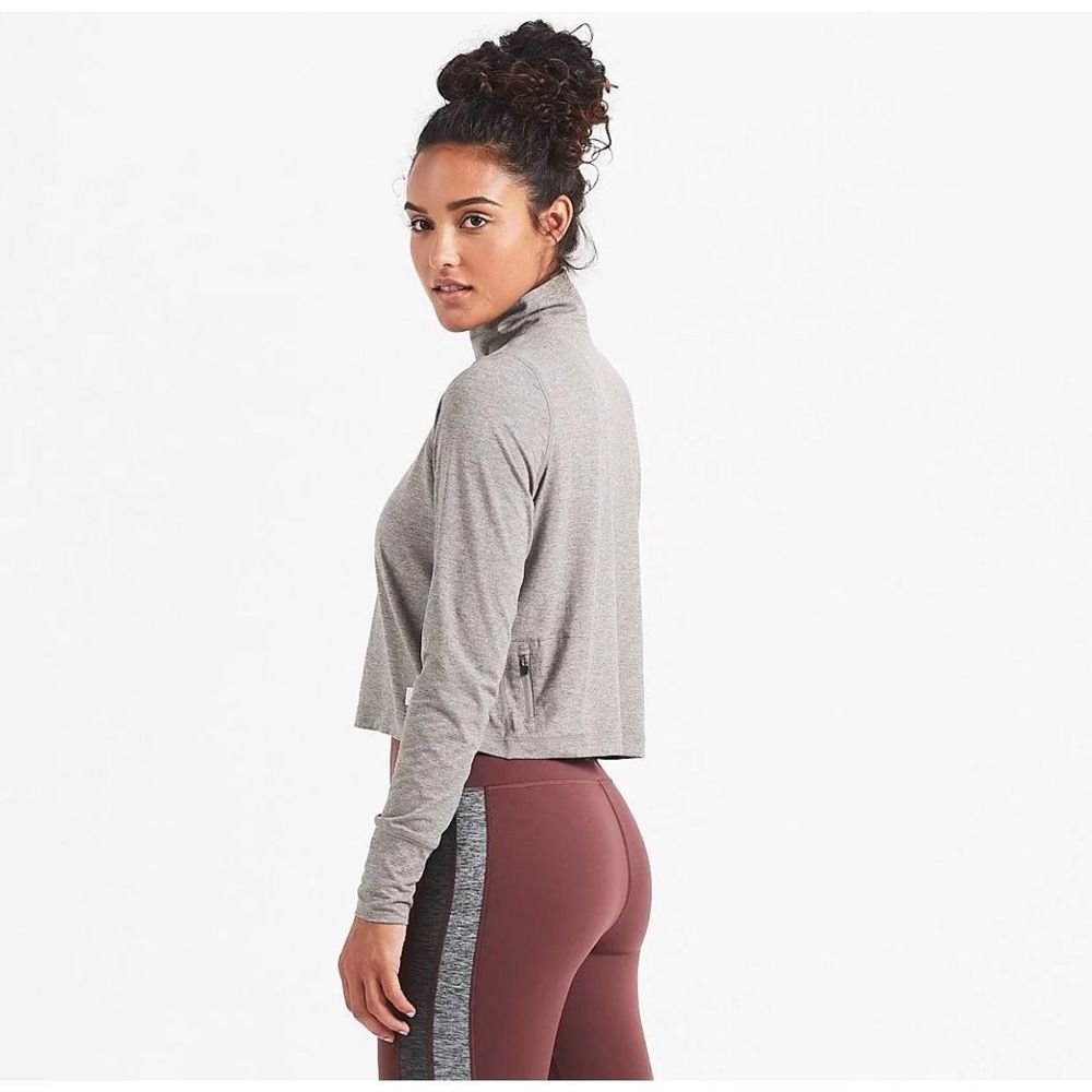 Vuori Light Gray Long Sleeve Crop Top